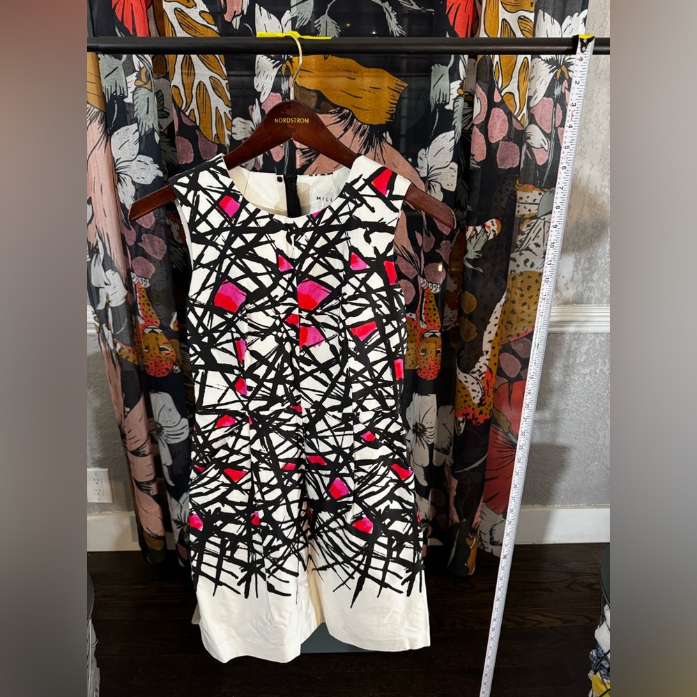 Millie size 0 graphic print pencil dress